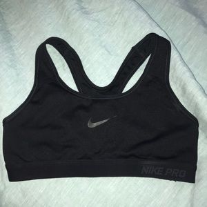 Black nike pro sports bra